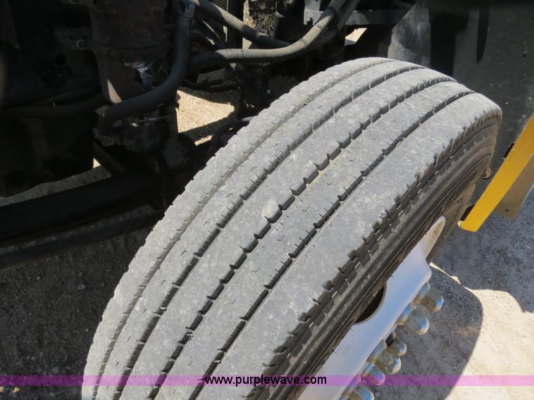 image for item B4682 1996 Freightliner FLD120 semi truck