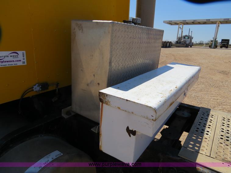 image for item B4682 1996 Freightliner FLD120 semi truck