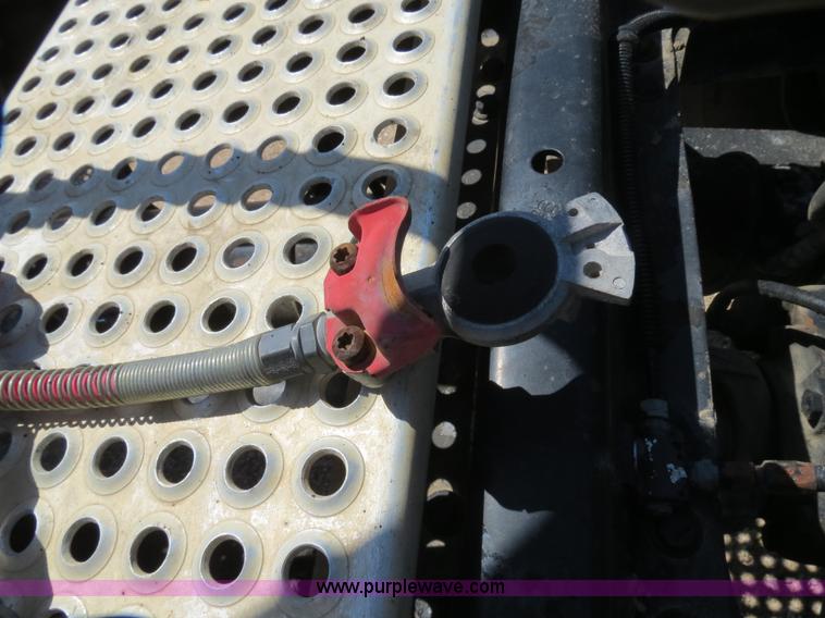 image for item B4682 1996 Freightliner FLD120 semi truck