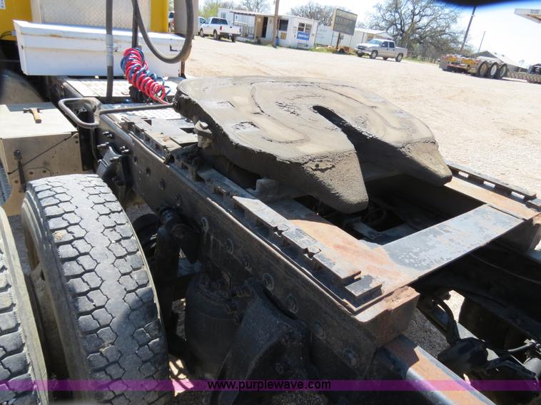 image for item B4682 1996 Freightliner FLD120 semi truck