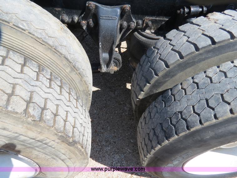 image for item B4682 1996 Freightliner FLD120 semi truck