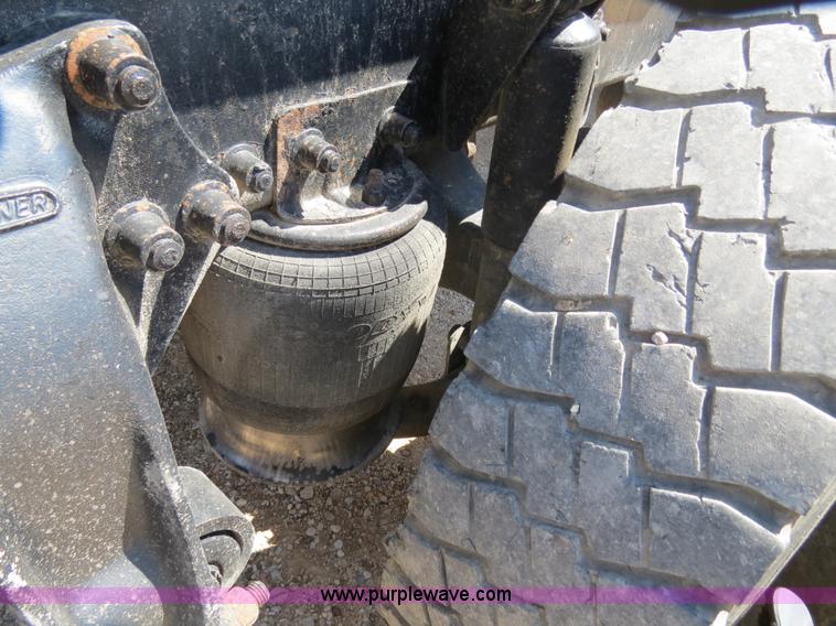 image for item B4682 1996 Freightliner FLD120 semi truck