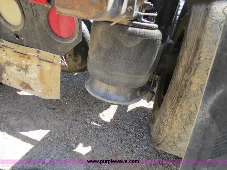 image for item B4682 1996 Freightliner FLD120 semi truck