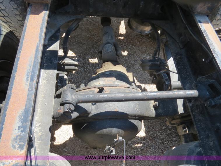 image for item B4682 1996 Freightliner FLD120 semi truck