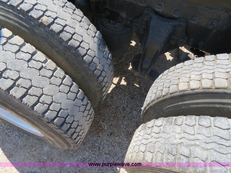 image for item B4682 1996 Freightliner FLD120 semi truck