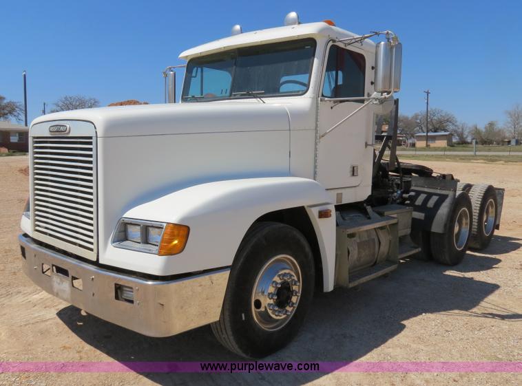 image for item B4683 1998 Freightliner FLD120 winch semi truck
