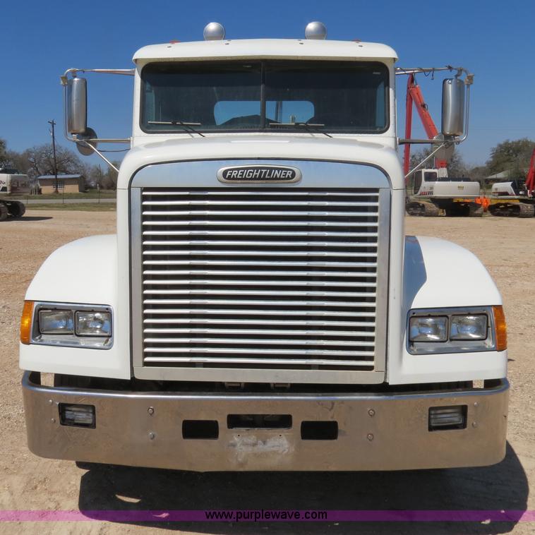 image for item B4683 1998 Freightliner FLD120 winch semi truck
