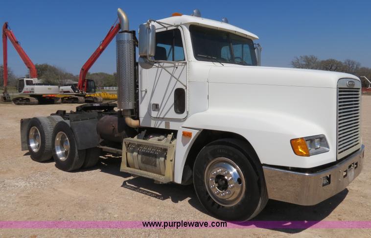 image for item B4683 1998 Freightliner FLD120 winch semi truck