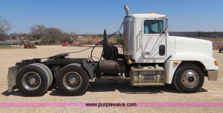 image for item B4683 1998 Freightliner FLD120 winch semi truck