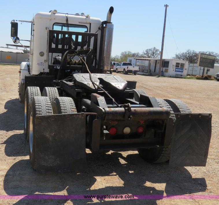 image for item B4683 1998 Freightliner FLD120 winch semi truck