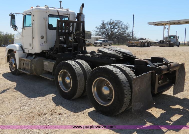 image for item B4683 1998 Freightliner FLD120 winch semi truck