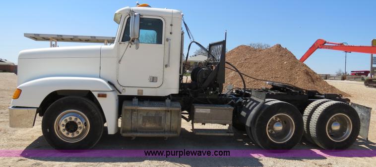 image for item B4683 1998 Freightliner FLD120 winch semi truck
