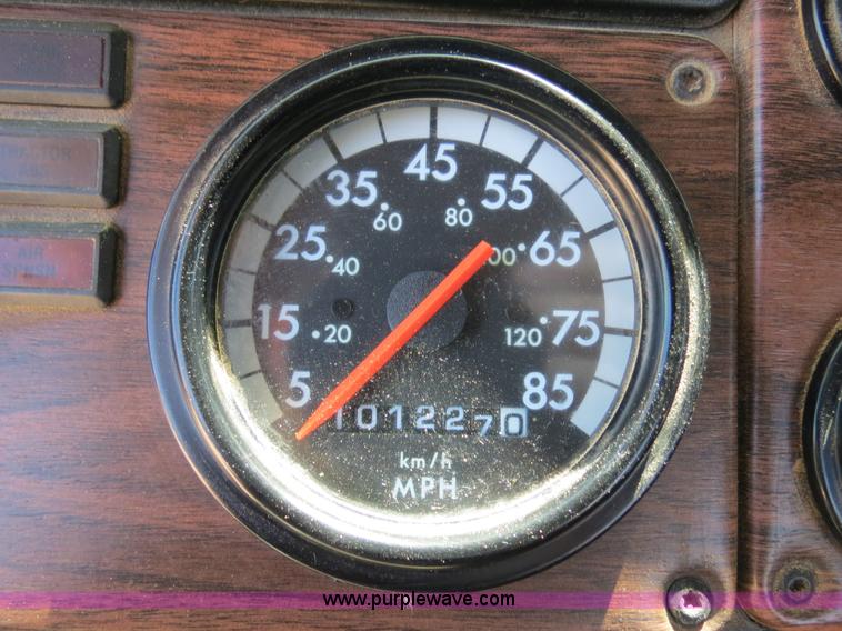 image for item B4683 1998 Freightliner FLD120 winch semi truck