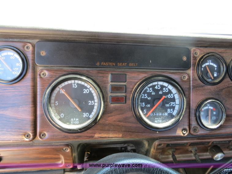 image for item B4683 1998 Freightliner FLD120 winch semi truck