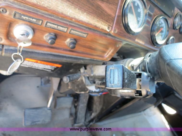 image for item B4683 1998 Freightliner FLD120 winch semi truck