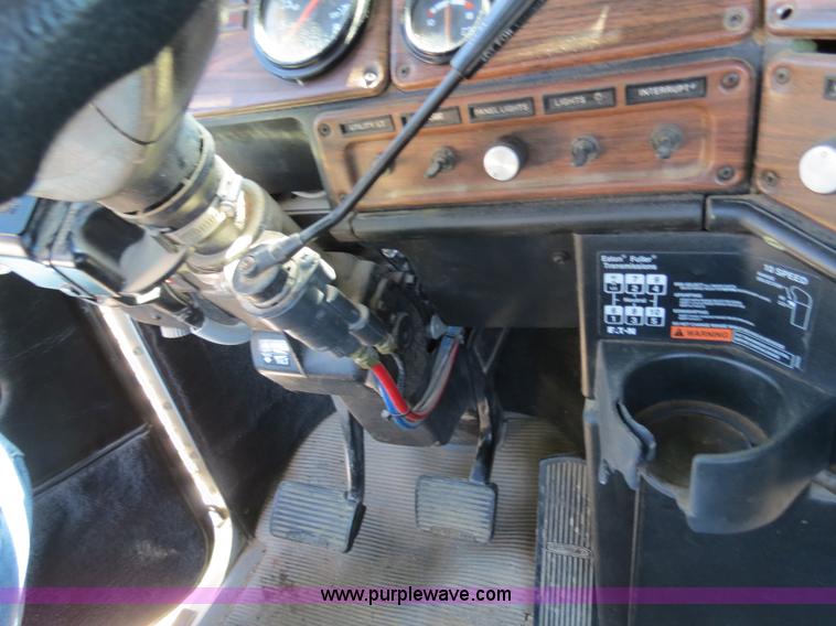 image for item B4683 1998 Freightliner FLD120 winch semi truck