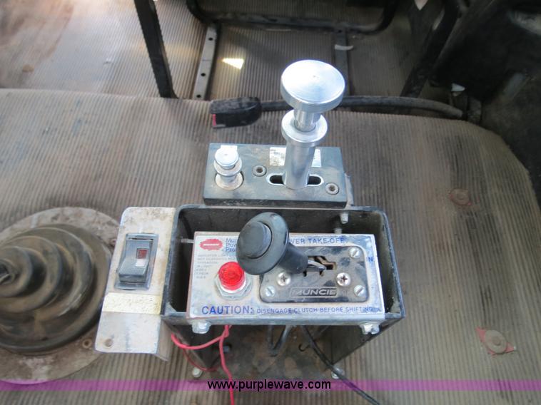 image for item B4683 1998 Freightliner FLD120 winch semi truck