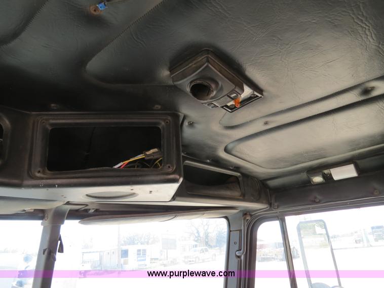 image for item B4683 1998 Freightliner FLD120 winch semi truck