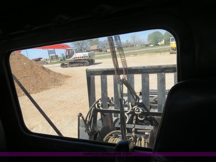 image for item B4683 1998 Freightliner FLD120 winch semi truck