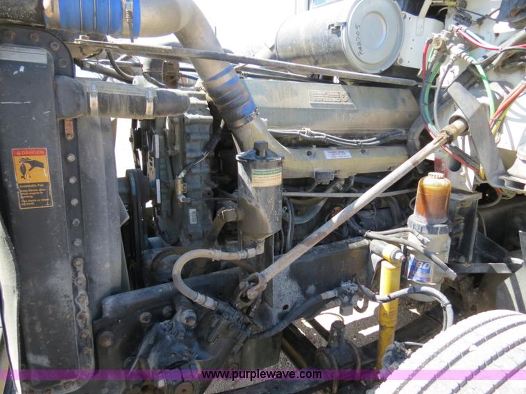 image for item B4683 1998 Freightliner FLD120 winch semi truck