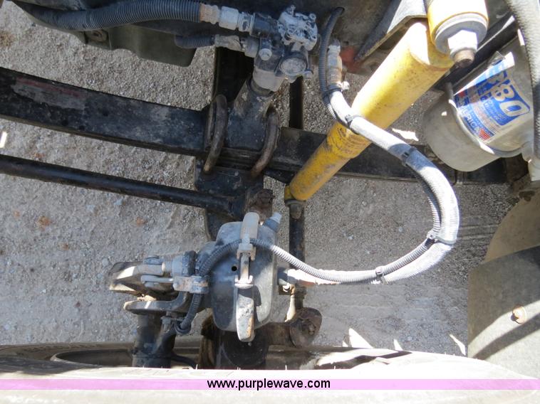 image for item B4683 1998 Freightliner FLD120 winch semi truck