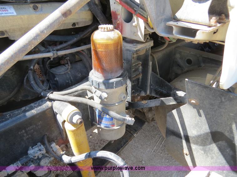 image for item B4683 1998 Freightliner FLD120 winch semi truck