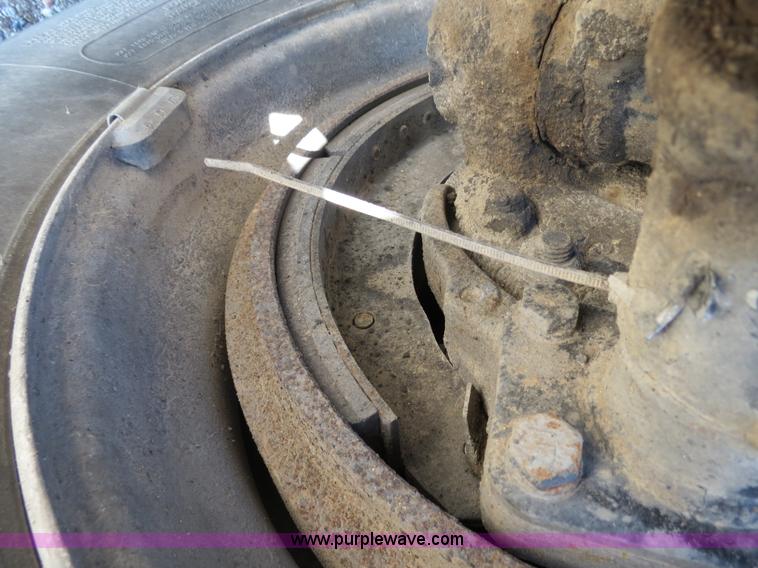 image for item B4683 1998 Freightliner FLD120 winch semi truck