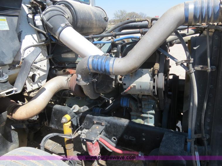 image for item B4683 1998 Freightliner FLD120 winch semi truck