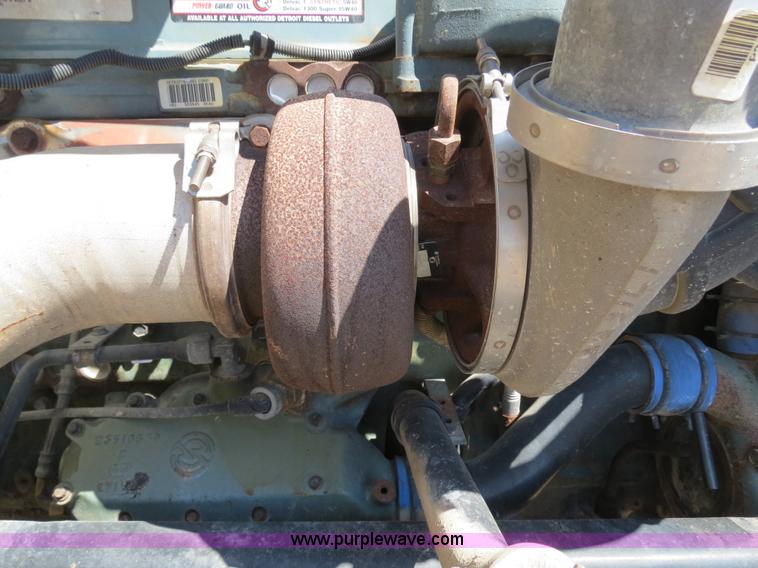 image for item B4683 1998 Freightliner FLD120 winch semi truck