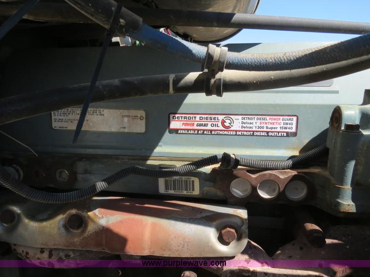 image for item B4683 1998 Freightliner FLD120 winch semi truck