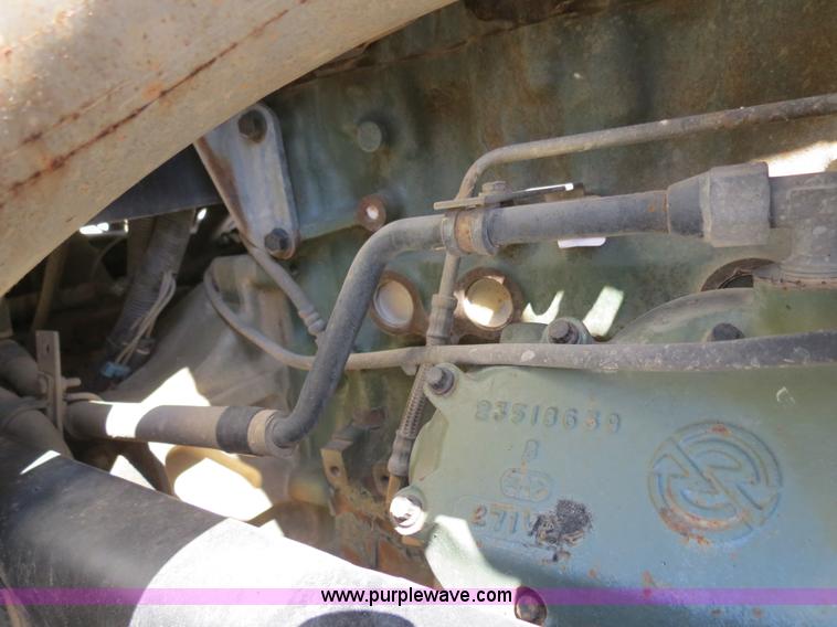 image for item B4683 1998 Freightliner FLD120 winch semi truck