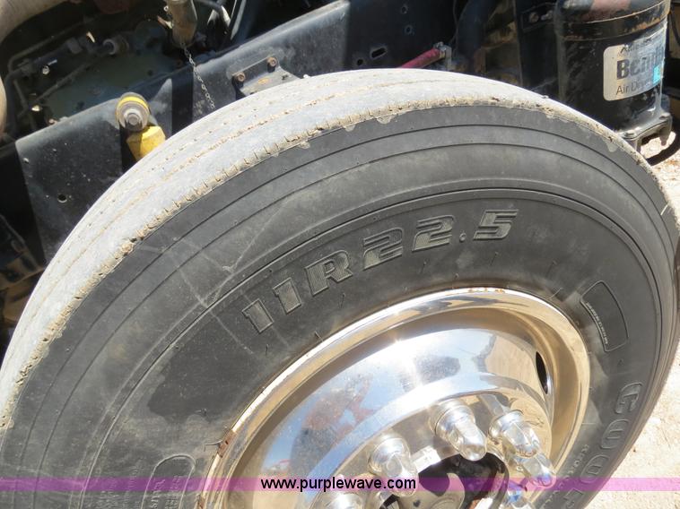 image for item B4683 1998 Freightliner FLD120 winch semi truck