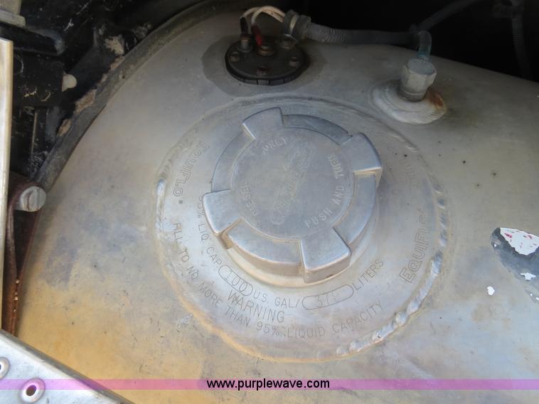 image for item B4683 1998 Freightliner FLD120 winch semi truck