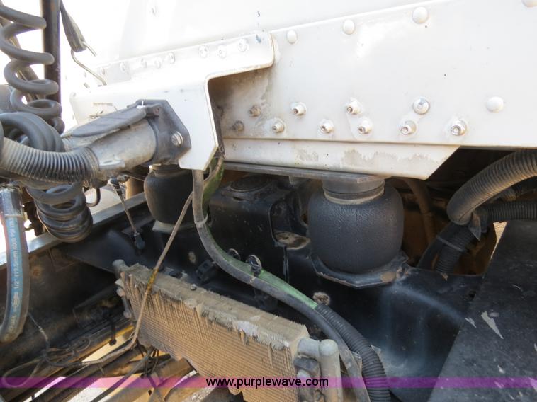 image for item B4683 1998 Freightliner FLD120 winch semi truck