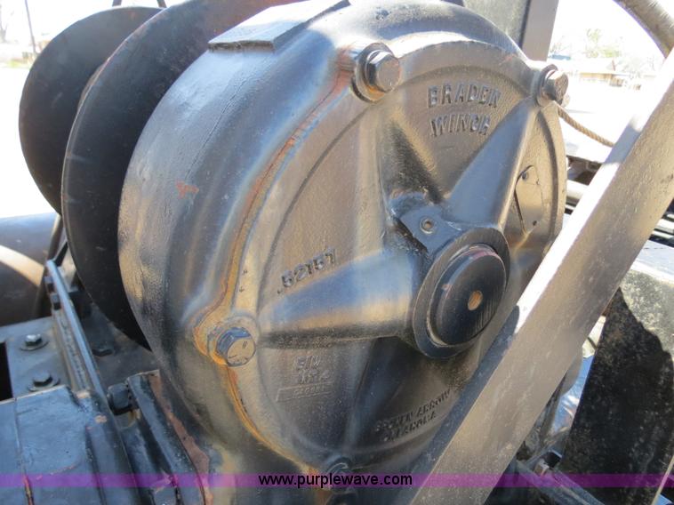 image for item B4683 1998 Freightliner FLD120 winch semi truck