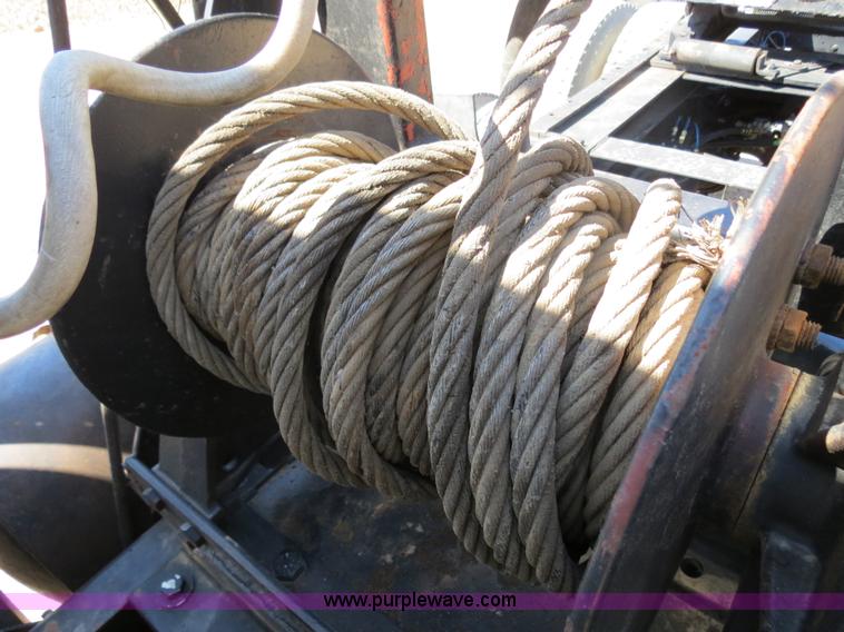 image for item B4683 1998 Freightliner FLD120 winch semi truck