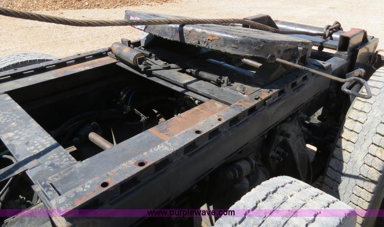 image for item B4683 1998 Freightliner FLD120 winch semi truck