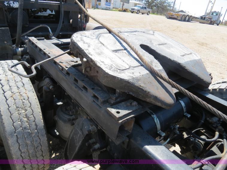 image for item B4683 1998 Freightliner FLD120 winch semi truck