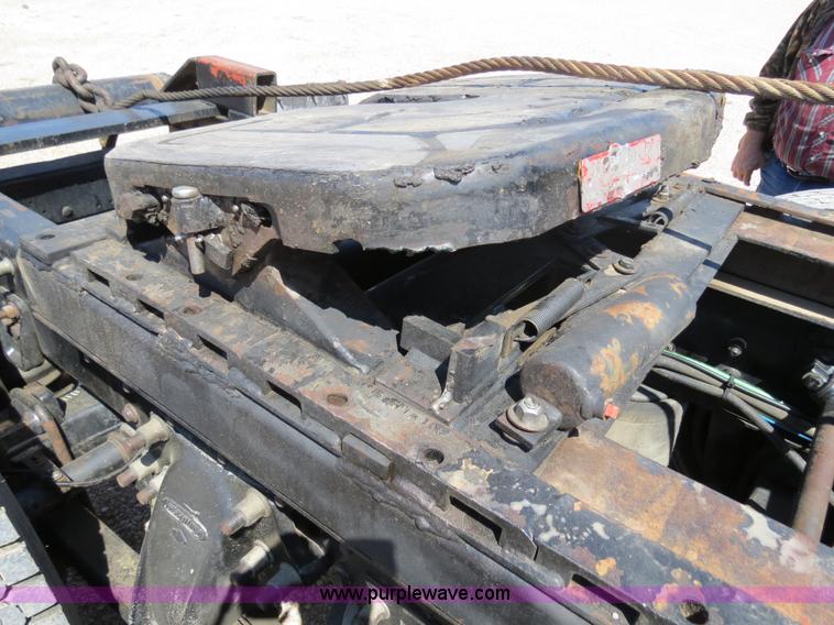 image for item B4683 1998 Freightliner FLD120 winch semi truck