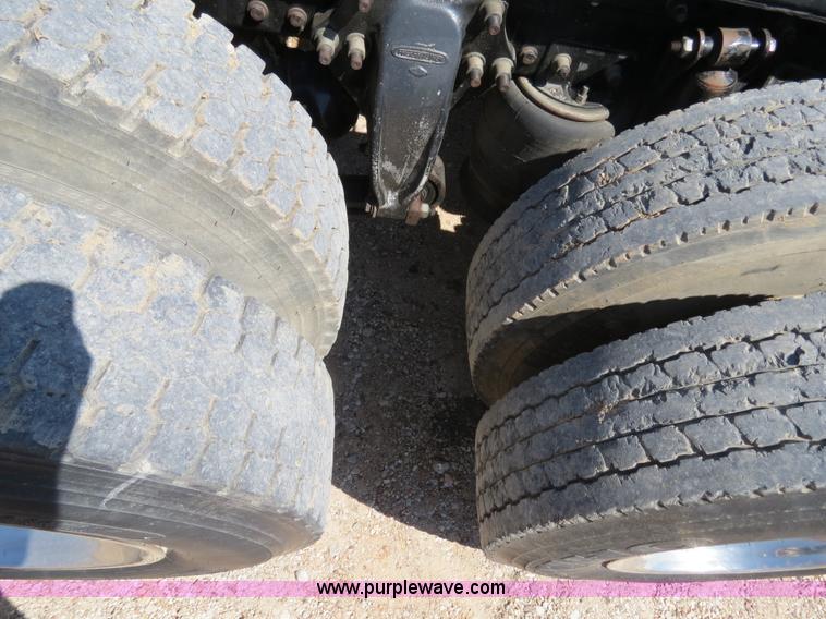 image for item B4683 1998 Freightliner FLD120 winch semi truck