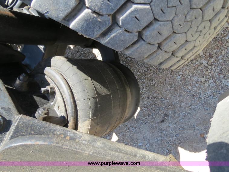 image for item B4683 1998 Freightliner FLD120 winch semi truck