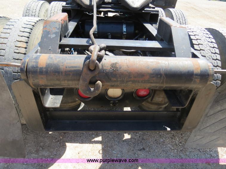 image for item B4683 1998 Freightliner FLD120 winch semi truck