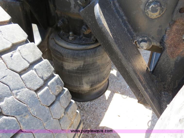 image for item B4683 1998 Freightliner FLD120 winch semi truck