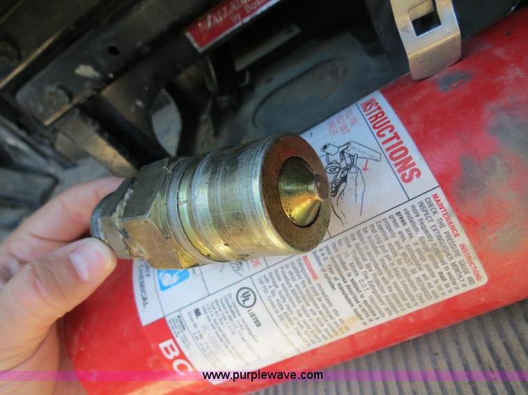 image for item B4683 1998 Freightliner FLD120 winch semi truck