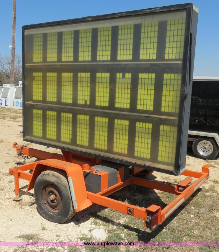 image for item B4684 1992 Addco DH1000 DOT-SIGN message board