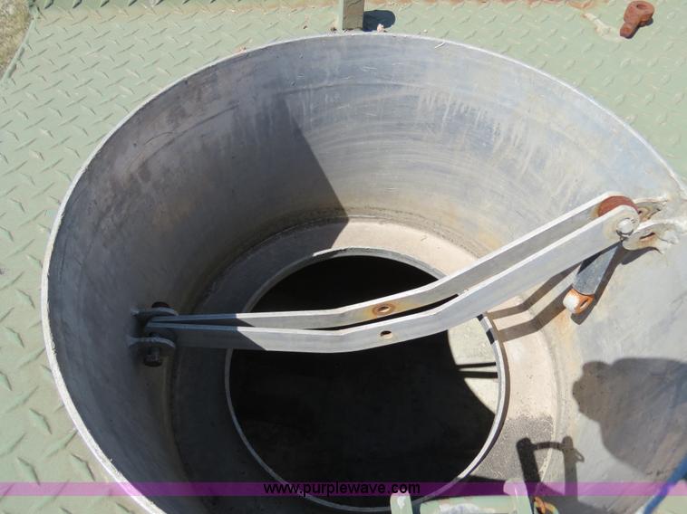 image for item B4686 1,000 gallon aluminum tank