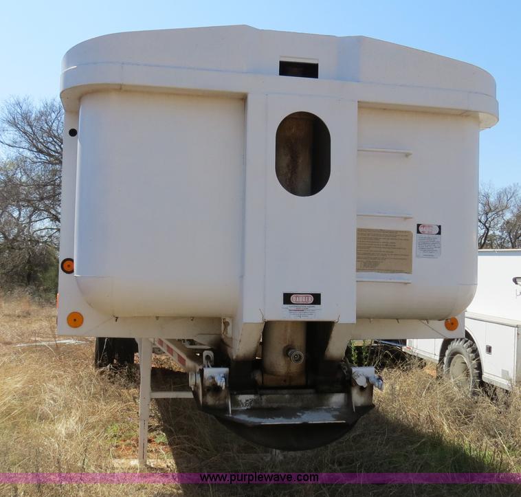 image for item B4693 1994 Clement LW3228 32ft dual tandem axle end dump trailer