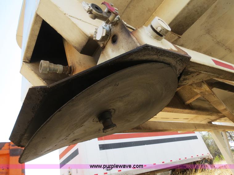 image for item B4693 1994 Clement LW3228 32ft dual tandem axle end dump trailer