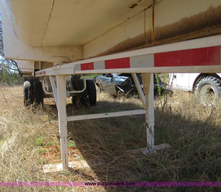 image for item B4693 1994 Clement LW3228 32ft dual tandem axle end dump trailer