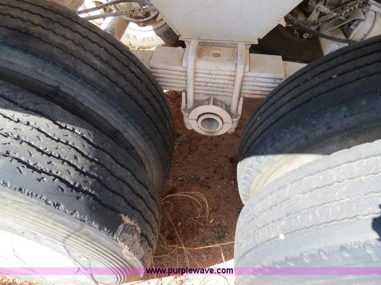 image for item B4693 1994 Clement LW3228 32ft dual tandem axle end dump trailer